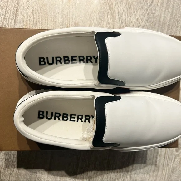 Burberry Low Top Trainer white size 44 great condition - Picture 4 of 6